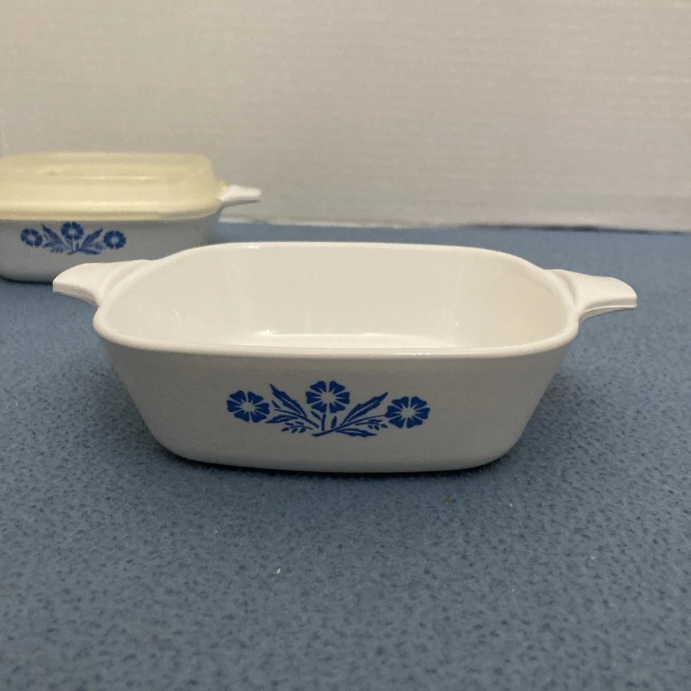 VTG Corning Ware Blue Cornflower Petite Pan (P-41)‎ Set Of 2 with 1 Plastic Lid